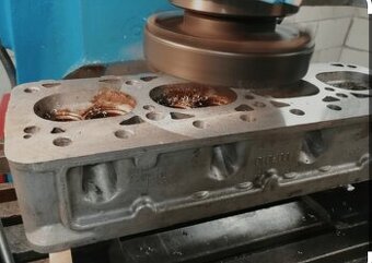 Soustružnické práce, frézování hlav motoru - 1