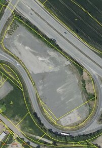 PRONÁJEM ZPEVNĚNÉHO POZEMKU vedle D1 exit 49