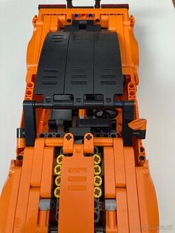 Lego technic sportovní auto
