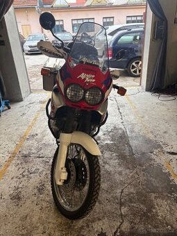 Honda Africa Twin 750 - 1