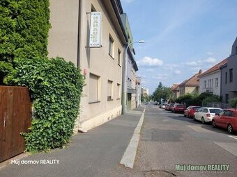 Pronájem bytu 1+kk (27 m) Praha 8 Kobylisy, ul. Ke Stírce.