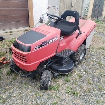 Zahradní traktor Honda 2216 S
