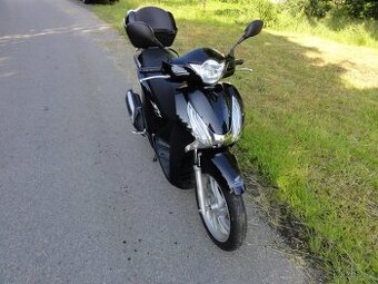 HONDA SH 150i, 6 850 km TOP STAV, STK 05/2029, ČR