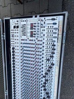 Behringer SL3242FX-PRO 32 channel