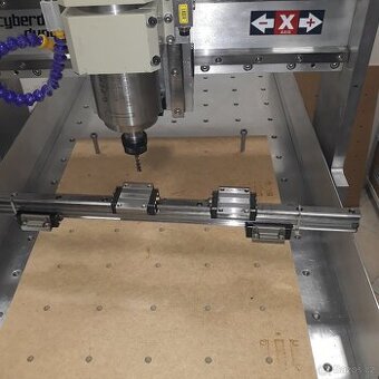 Lineární vedení THK délka 600 mm,šířka 15mm,2 x vozí