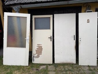 staré dveře včetně futer - vhodné na stavbu