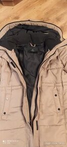 Kabát Cropp s kapucí béžové barvy velikost M.