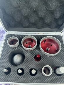 Sada vykružovacích diamantových korunek