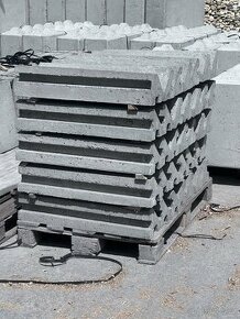 Rohove betonove sloupky