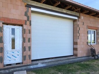 Sekční garážová vrata včetně kování, pohonu a DO 405x300cm