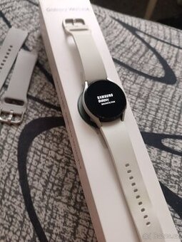 Samsung Galaxy Watch 4 stříbrné