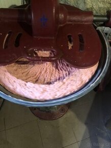 Prodám kutr a plničku na klobasy mýchačka