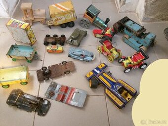 prodám hračky -plechová postýlka pro panenku - stahovací kov