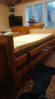 Polohovací elektrická postel s matrací