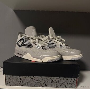 Air Jordan 4 Retro Frozen Moments