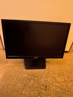 22" LCD monitory více kusů k dispozici