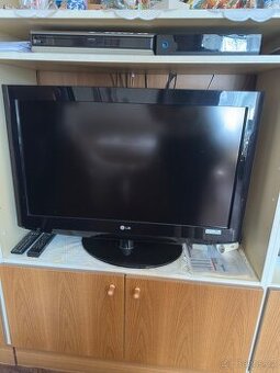 Televize s úhlopříčkou 80 cm