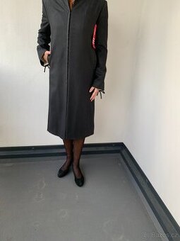 luxusní kvalitní černý kabát - vel. M - nový