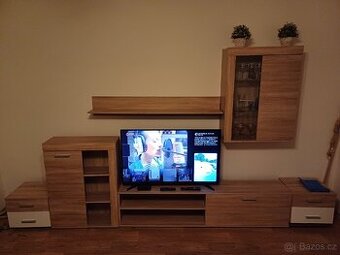 PRODÁM HEZKOU OBÝVACÍ STĚNU LEVANO DUB SONOMA
