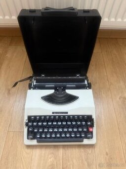 Kufříkový psací stroj Chevron