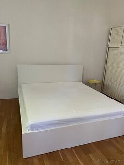 Manželská postel a matrace, bíla
