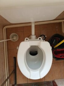 Nastavec na toaletu