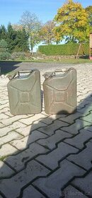 Plechový kanystr. - 1
