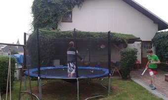 Trampolína