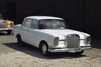 Mercedes-Benz W111 220b