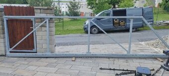 Nesená posuvná brána zinkovaná