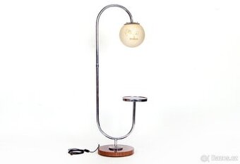Funkcionalistická stojací starožitná lampa.