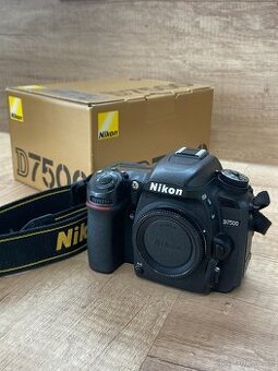 Nikon D7500, 2 baterie, karta 32gb, nabíječky, brašna