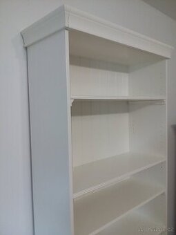 knihovna Ikea Liatorp