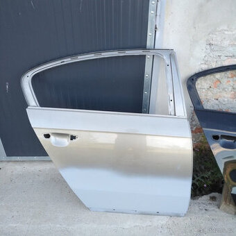 prave pravy zadni dvere vw passat b7 3aa