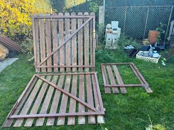 Dvoukřídlá brána s brankou