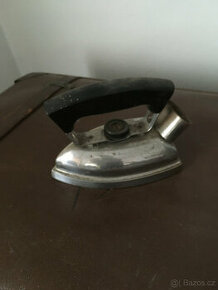 Stará žehlička 14cm, bez kabelu, starožitná dekorace