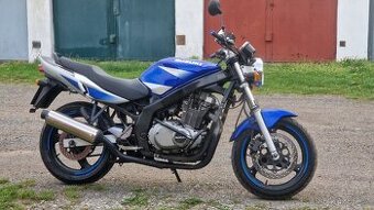 Suzuki GS 500 – 33 kW (r. 2002) – nové zadní pneu – 38 000 K