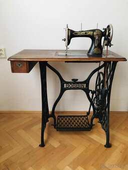Přes 100 let starý šicí stroj BOBBIN