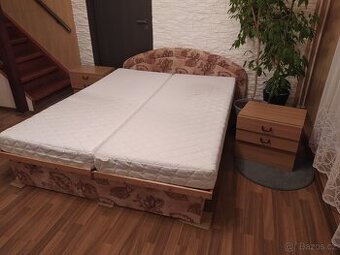 Manželská postel 200x160 + 2 x noční stolek