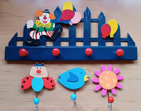 Dětské dřevěné háčky a věšáček do pokojíčku