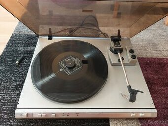 Gramofon TESLA MC 600Q