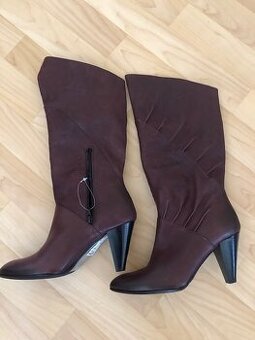 Vínové dámské kožené kozačky zn.Baťa, vel.40, NOVÉ