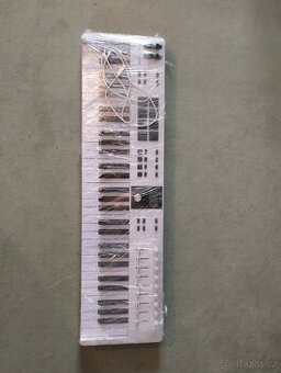 Arturia KeyLab Essential 61 Mk3. + Podstavec.