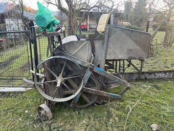 Stacionární balíkovač na seno