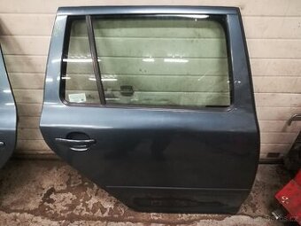 Škoda Octavia 2 pravé zadní dveře combi šedá 9901 grafitová