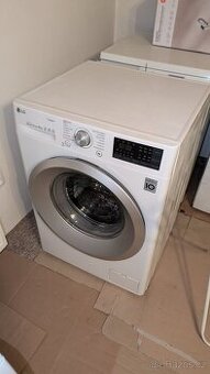 Pračka LG F4TURB09S na 9 kg prádla, 1400 ot.