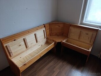 Rohová lavice z masivu