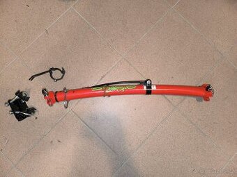 tažná tyč na propojení dětského s dospělým