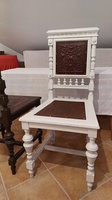 Stará řezbovaná židle