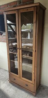 Vitrína Ikea Markör-Leksvik mořidlo antik